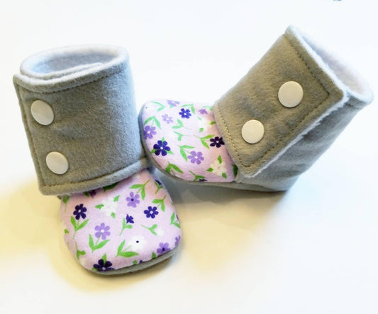 Floral Baby Booties, Floral Baby Gift, Baby Stay-on Booties, Floral Baby Girl Booties, Girls Gray Baby Booties, Floral Baby Boots